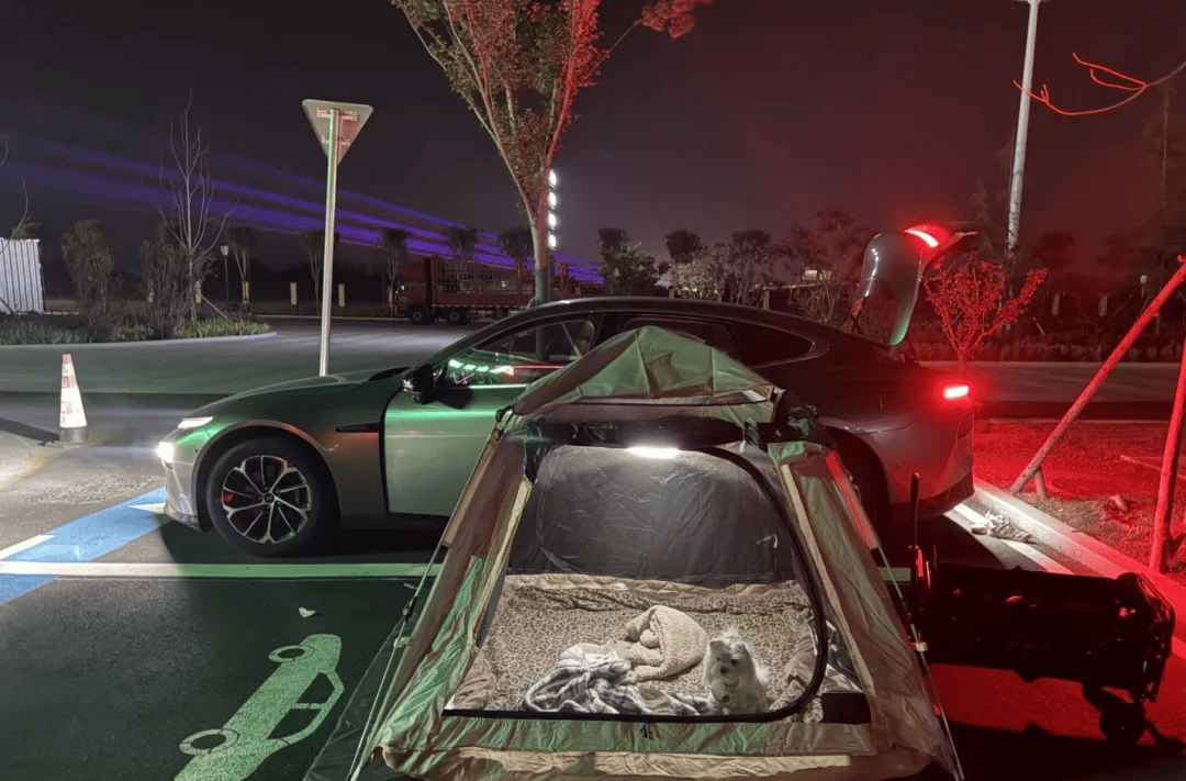 庆期间年轻人旅行掀起“帐篷过夜”热潮冰球突破游戏网站不住酒店住帐篷!国(图2) 庆期间年轻人旅行掀起“帐篷过夜”热潮冰球突破游戏网站不住酒店住帐篷!国(图2)