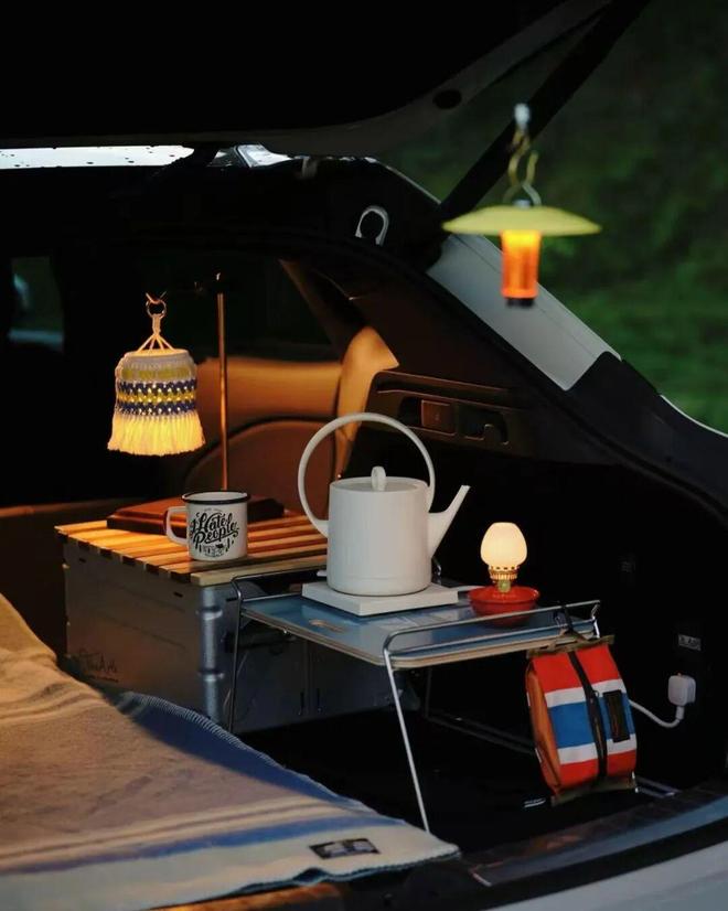 头年轻人爱上“自制客房”冰球突破帐篷从山野扎回街(图2) 头年轻人爱上“自制客房”冰球突破帐篷从山野扎回街(图2)