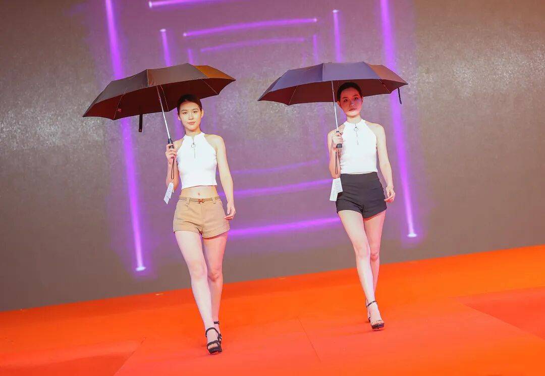 领 晋江伞业全球突围冰球突破技巧生态引(图2)