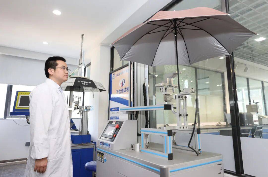 领 晋江伞业全球突围冰球突破技巧生态引(图4)